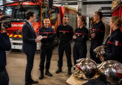 découvrez comment l'humour dans une émission sur les pompiers trouve un équilibre délicat entre légèreté et respect, mettant en valeur leur courage tout en divertissant.